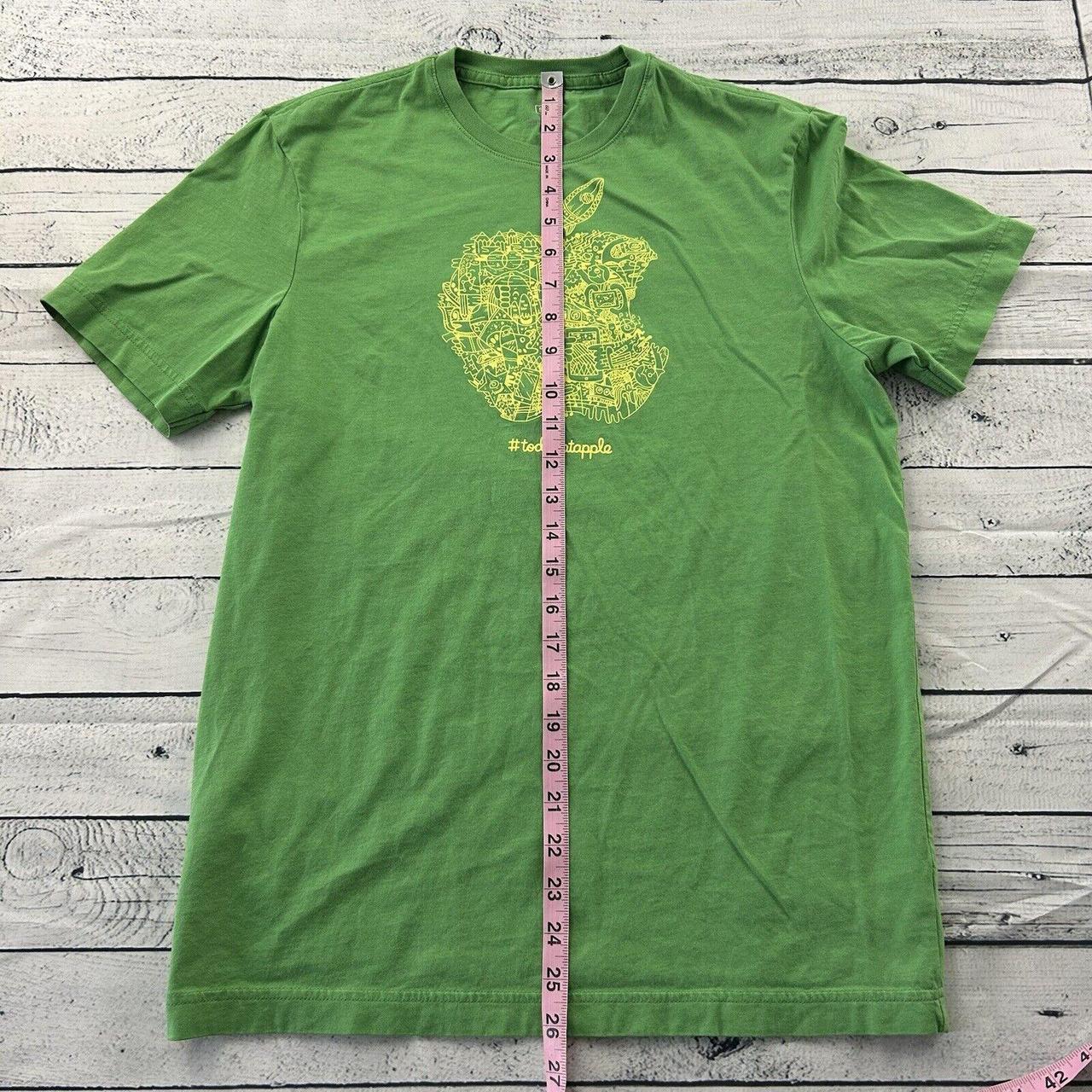 Apple Women's Green and Yellow T-shirt (3)