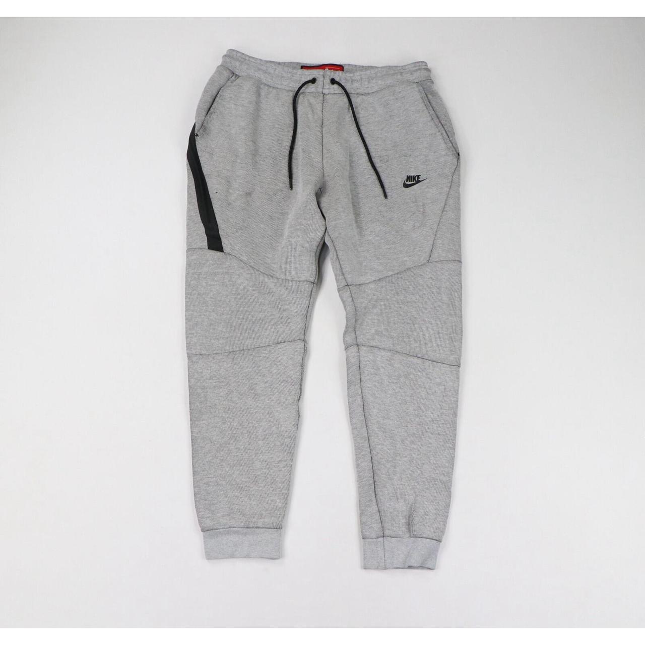 medium nike tech fleece