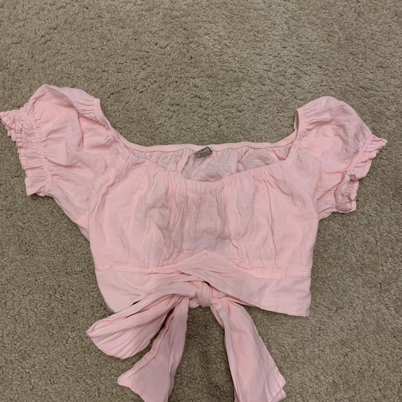 Cute dainty Y2K thrifted boutique light pink crop