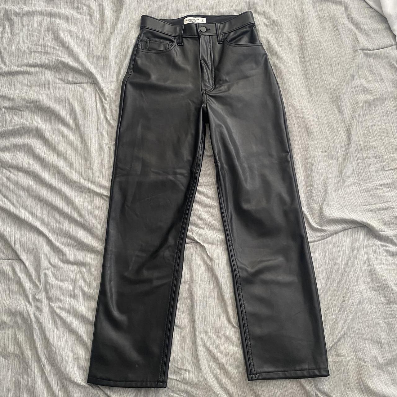 Abercrombie & Fitch Women's Black Trousers | Depop