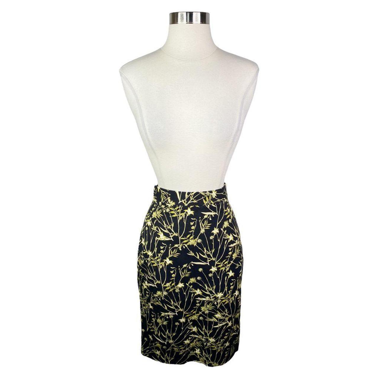 Banana Republic Petite Bamboo Floral Pencil Skirt... - Depop