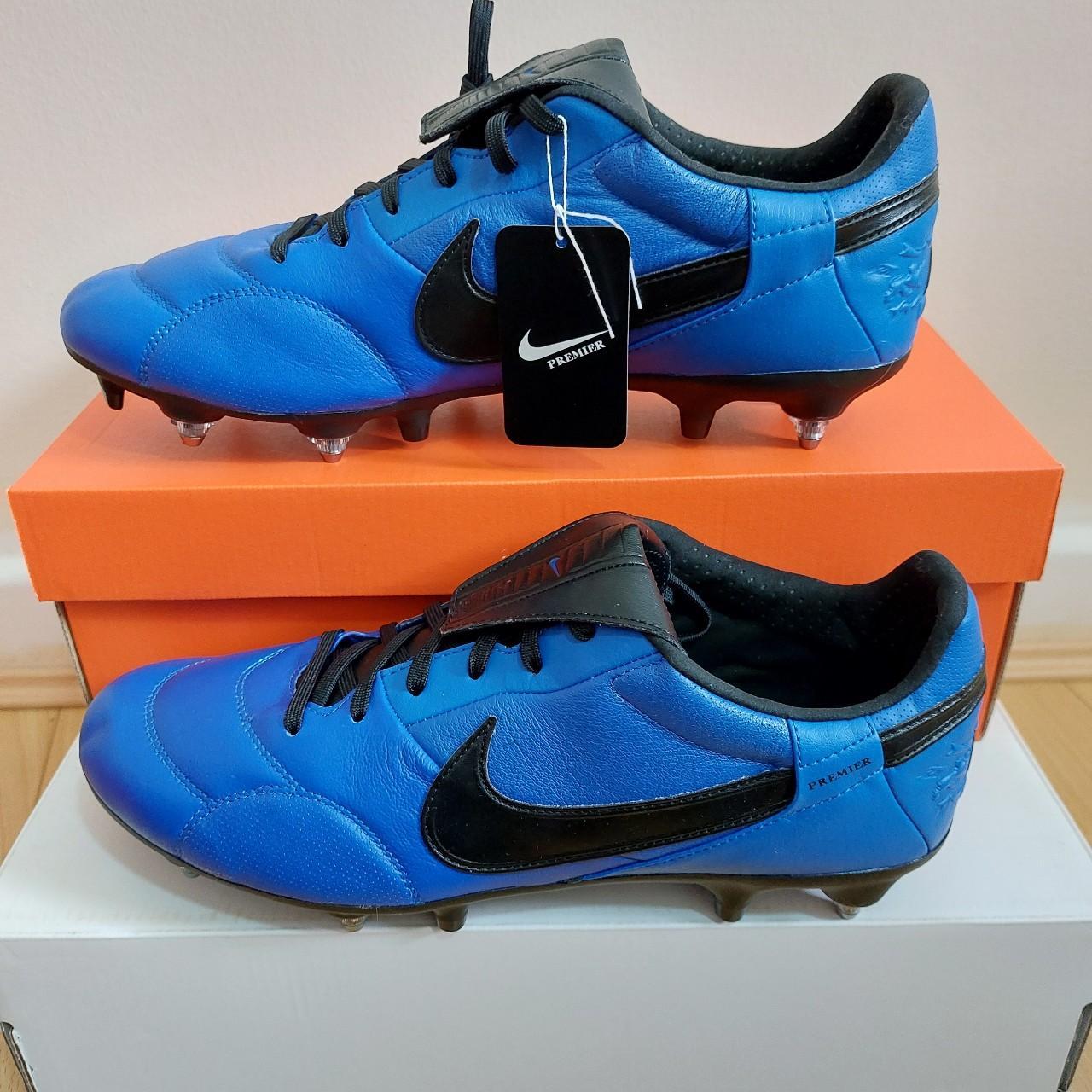 primary color nike shoes