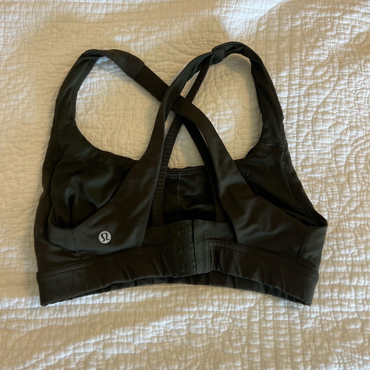 Lulu bra dark green Only worn a couple times Size 6... - Depop