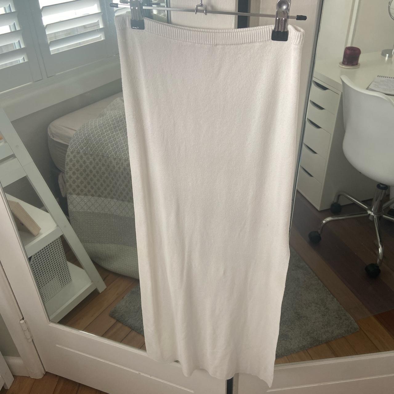 Glassons white maxi skirt with side slit Size S - Depop