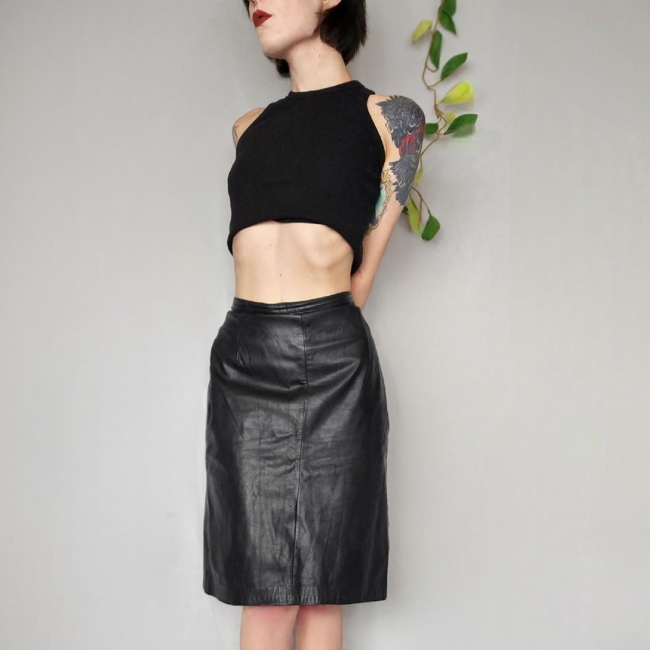 Black leather pencil skirt 5t hotsell