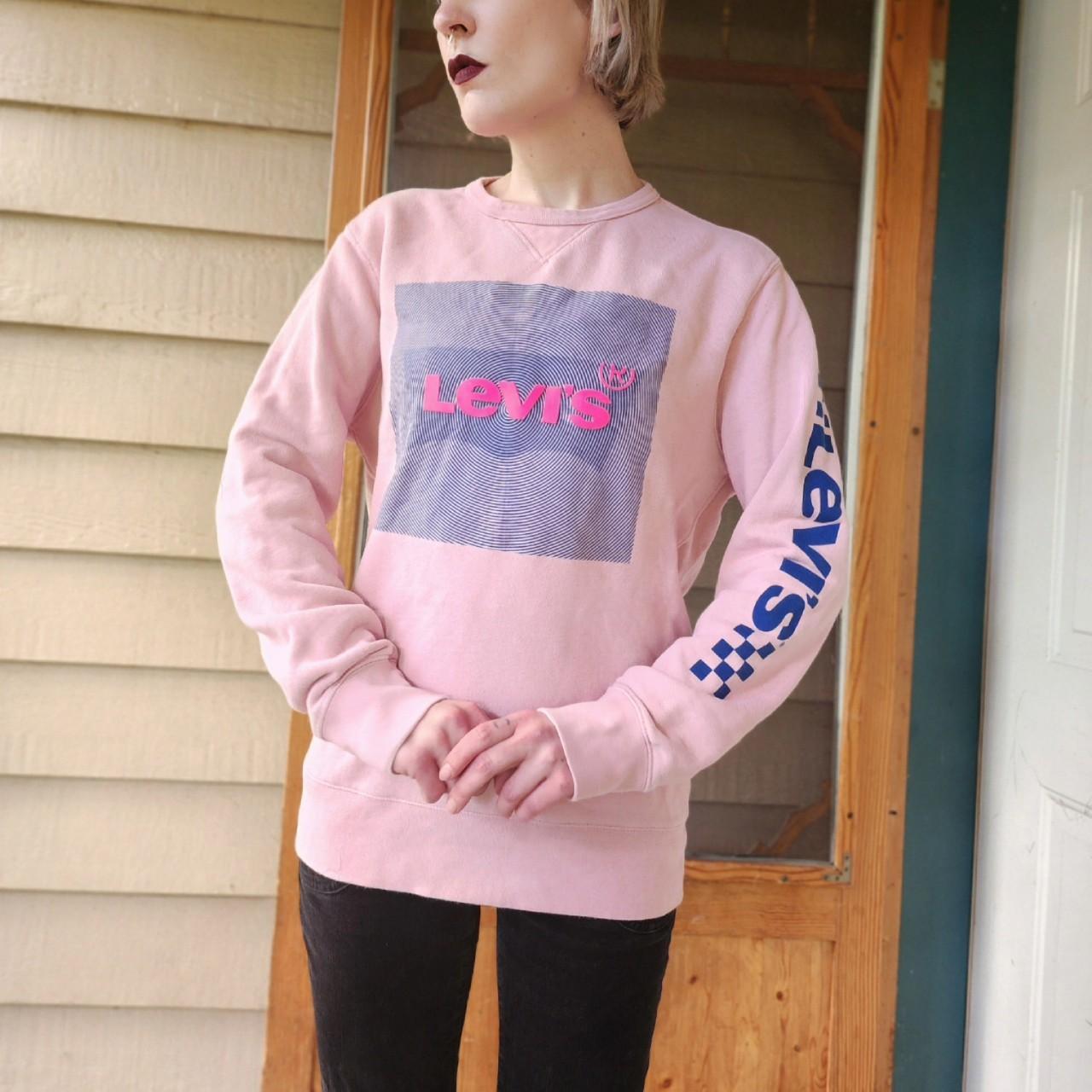 Pink levis sweatshirt deals