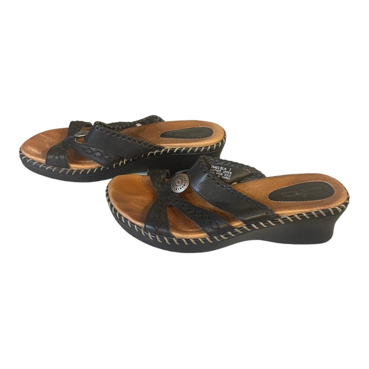 Minnetonka on sale black sandals