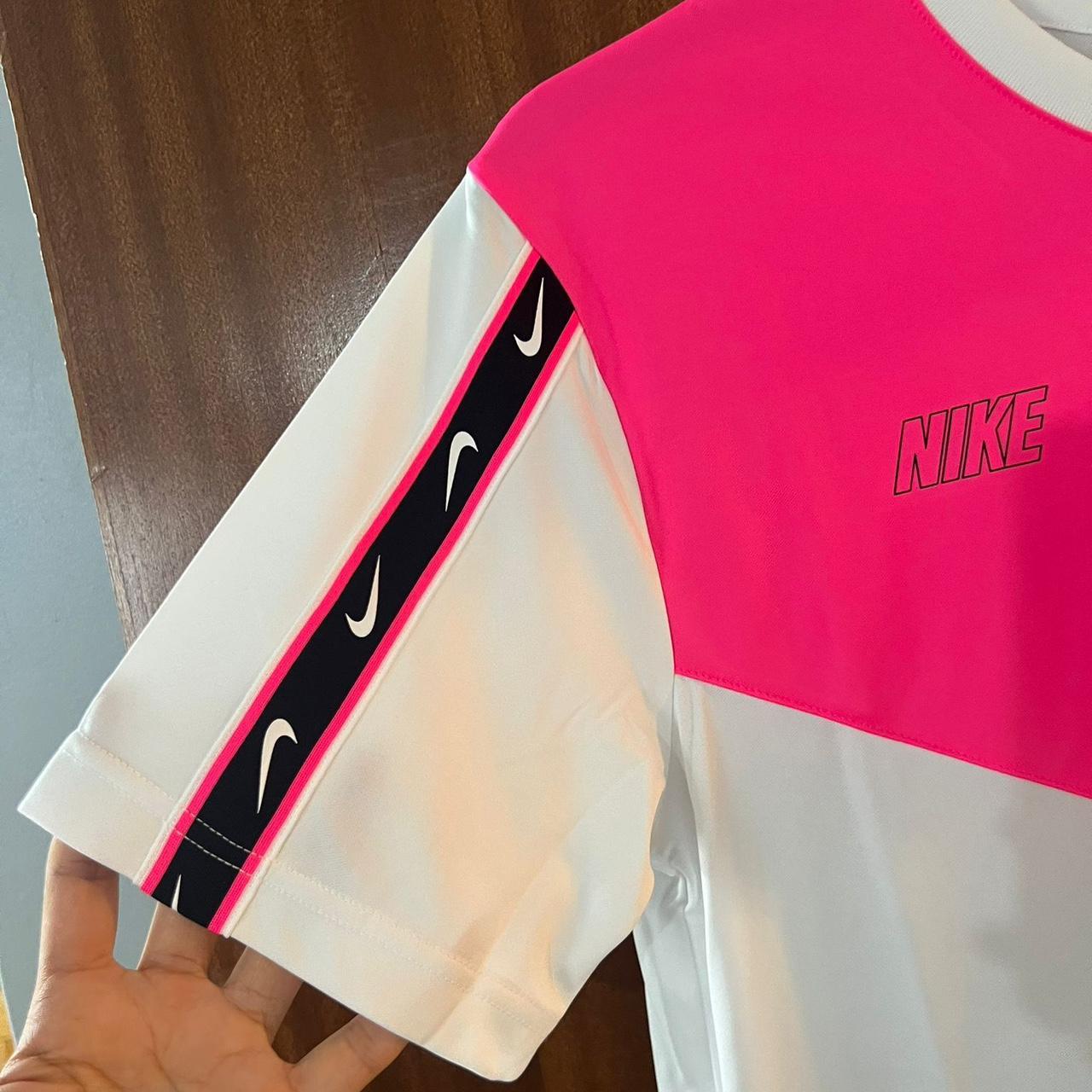 【Nike】テープ Tシャツ Pink ※送関込 s-l1200.png