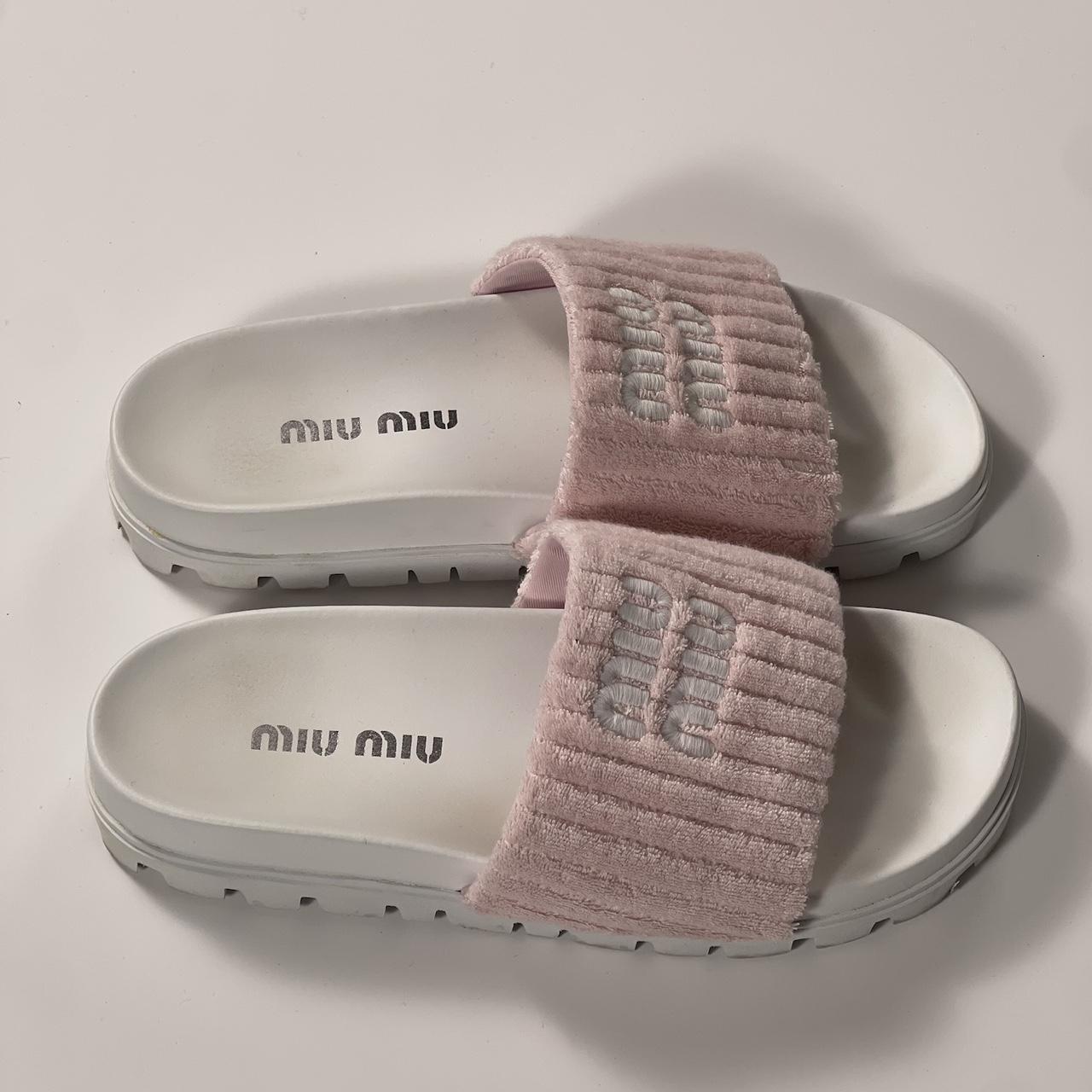 【Miu Miu】フレンチ テリー スライド サンダル ストラップ pink Terry sandals in pink - Miu Miu | Mytheresa