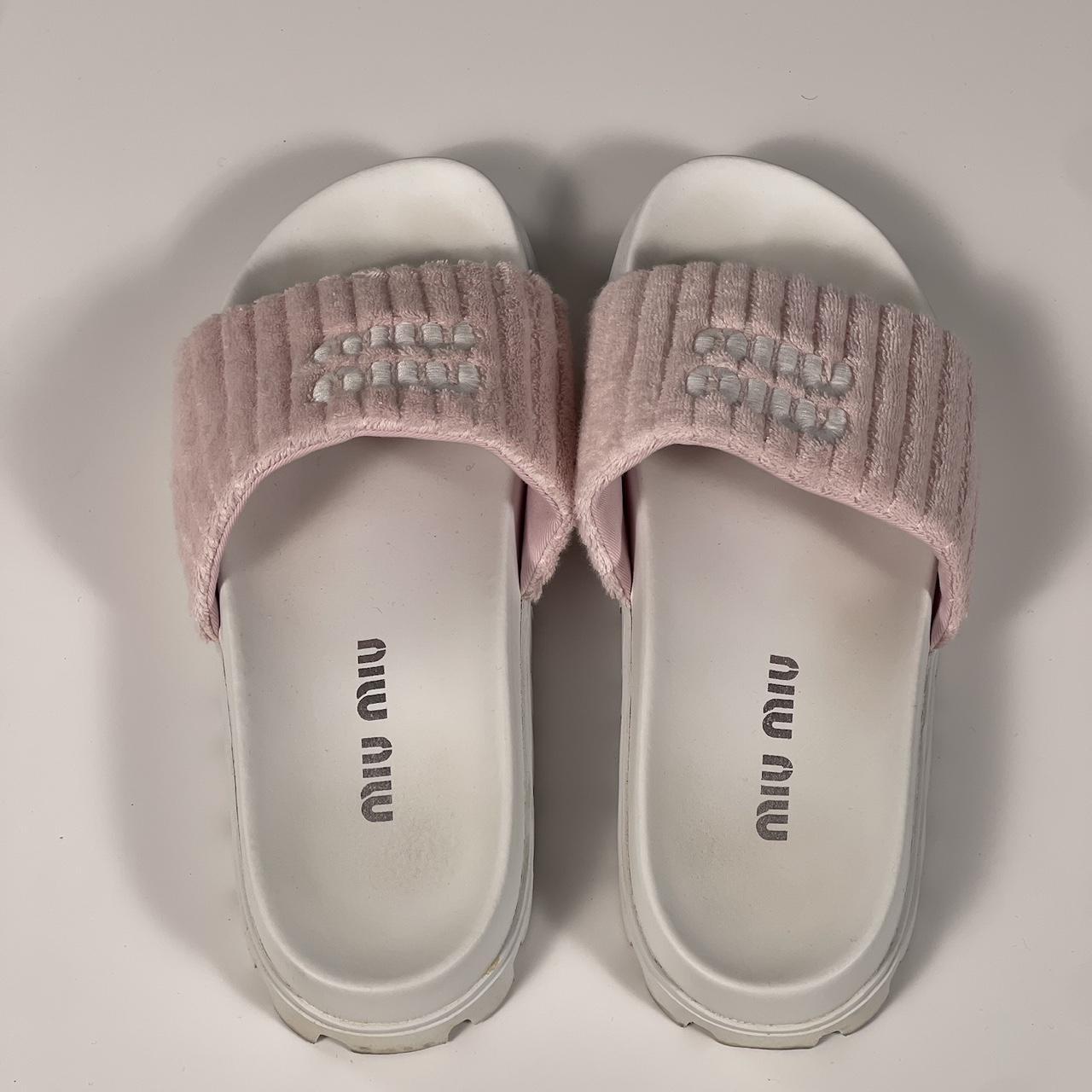 【Miu Miu】フレンチ テリー スライド サンダル ストラップ pink Terry sandals in pink - Miu Miu | Mytheresa