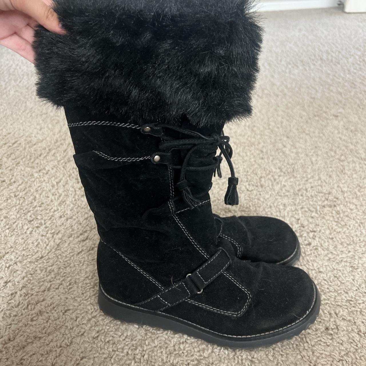 y2k black fur boots size: 7.5-8 ish super cute and... - Depop