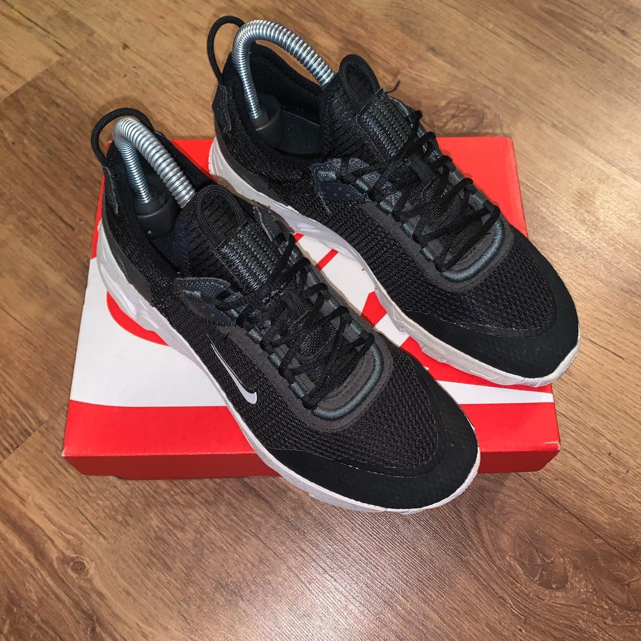 trendy black nike trainers womens