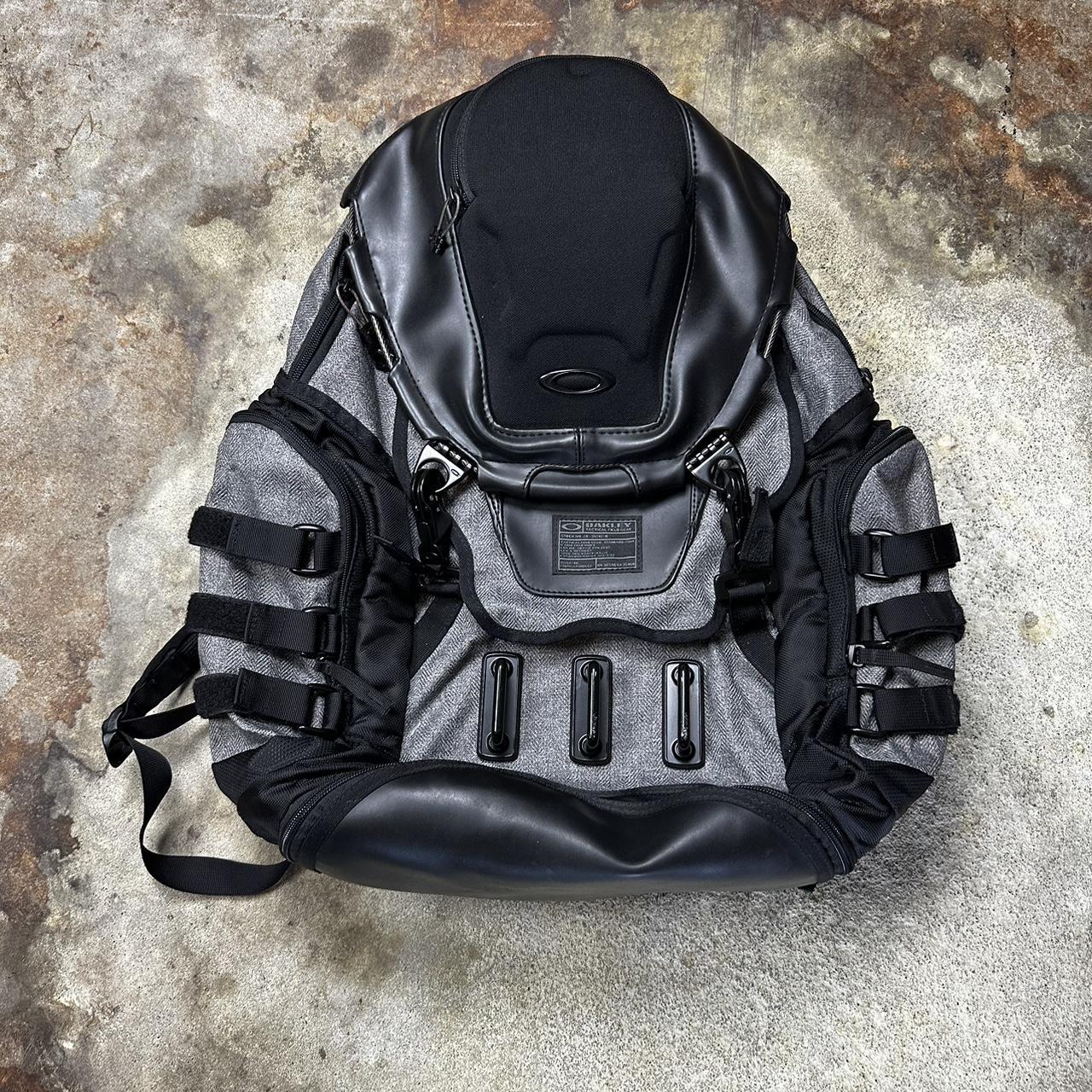 バッグ archive y2k oakley kitchen sink backpack バッグ archive y2k oakley kitchen sink backpack Amazon.com