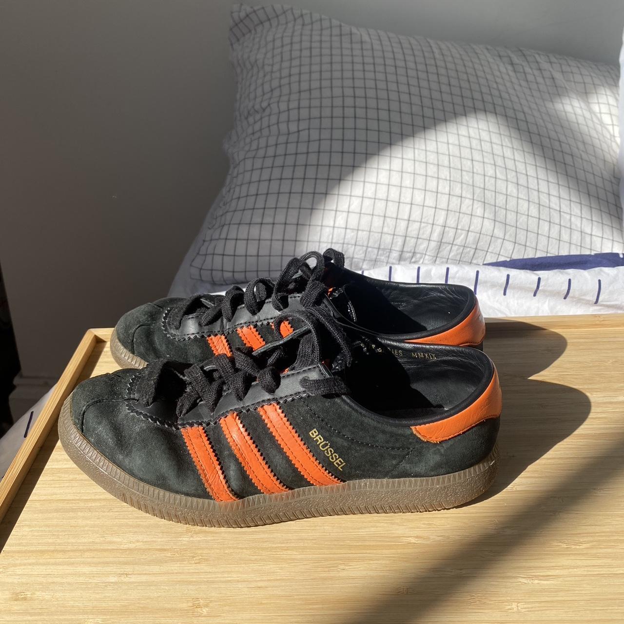 Adidas gazelle Black and orange Size 6 Good condition