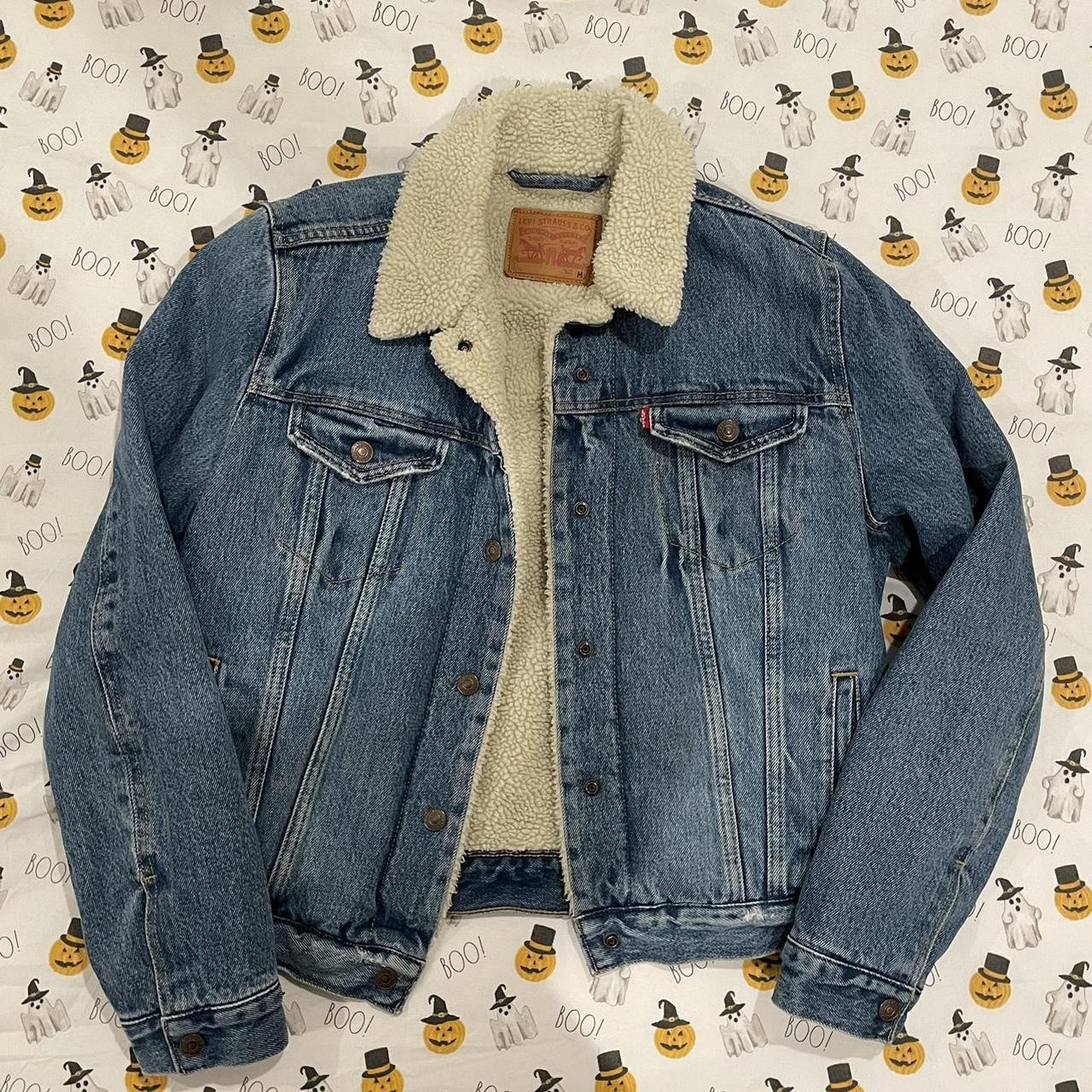 Levi’s Denim Sherpa Jacket 💙🤠 Cute casual denim... - Depop