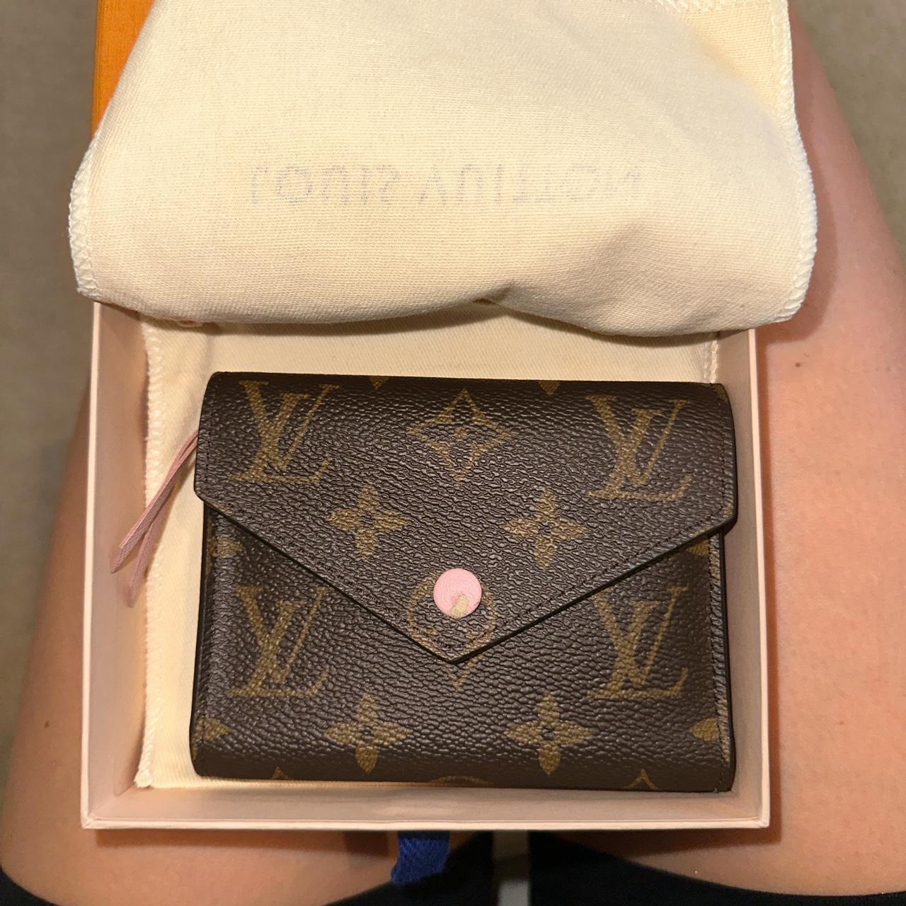 Louis Vuitton vernis coin wallet 🔴 Vintage used, - Depop
