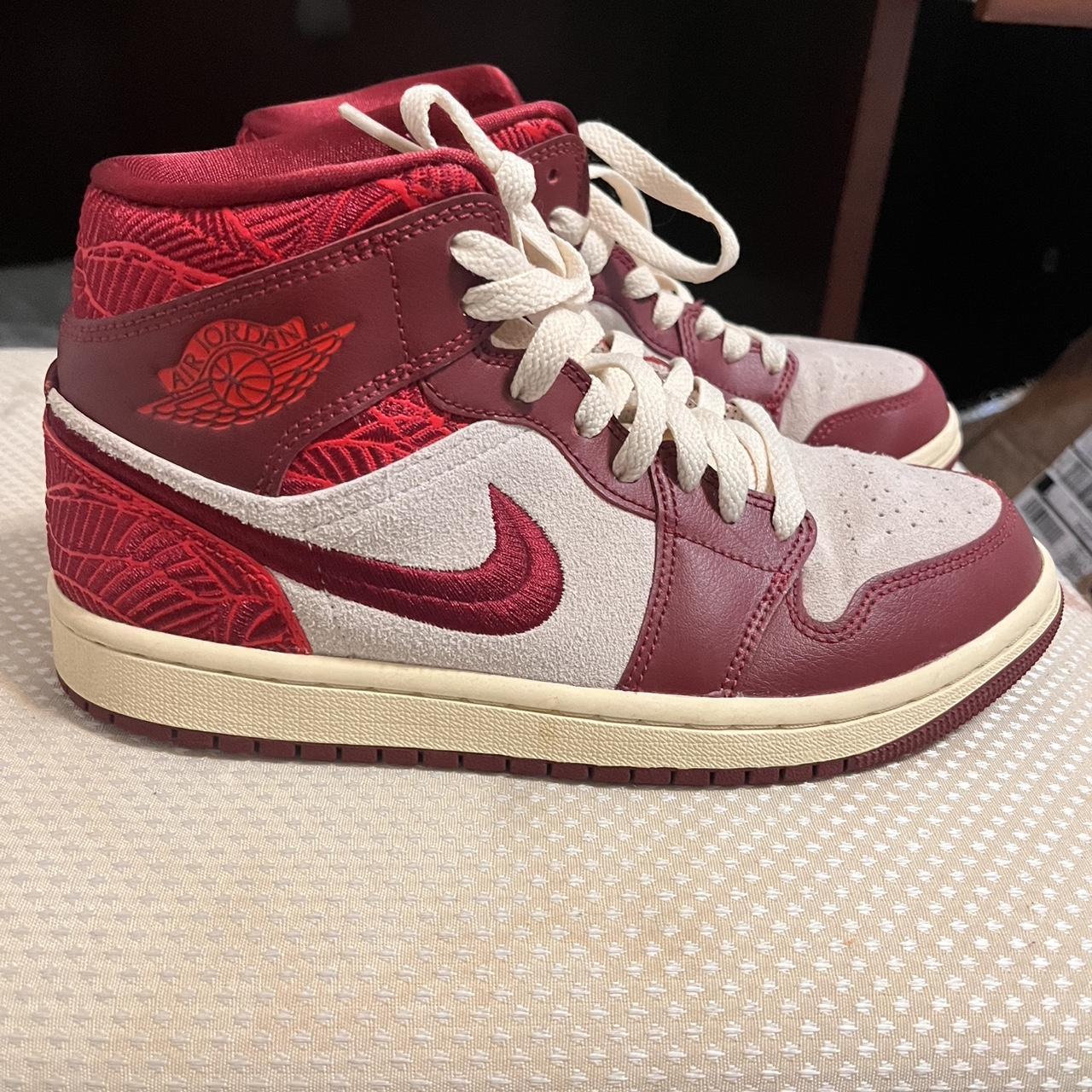 nike womens trainers burgundy