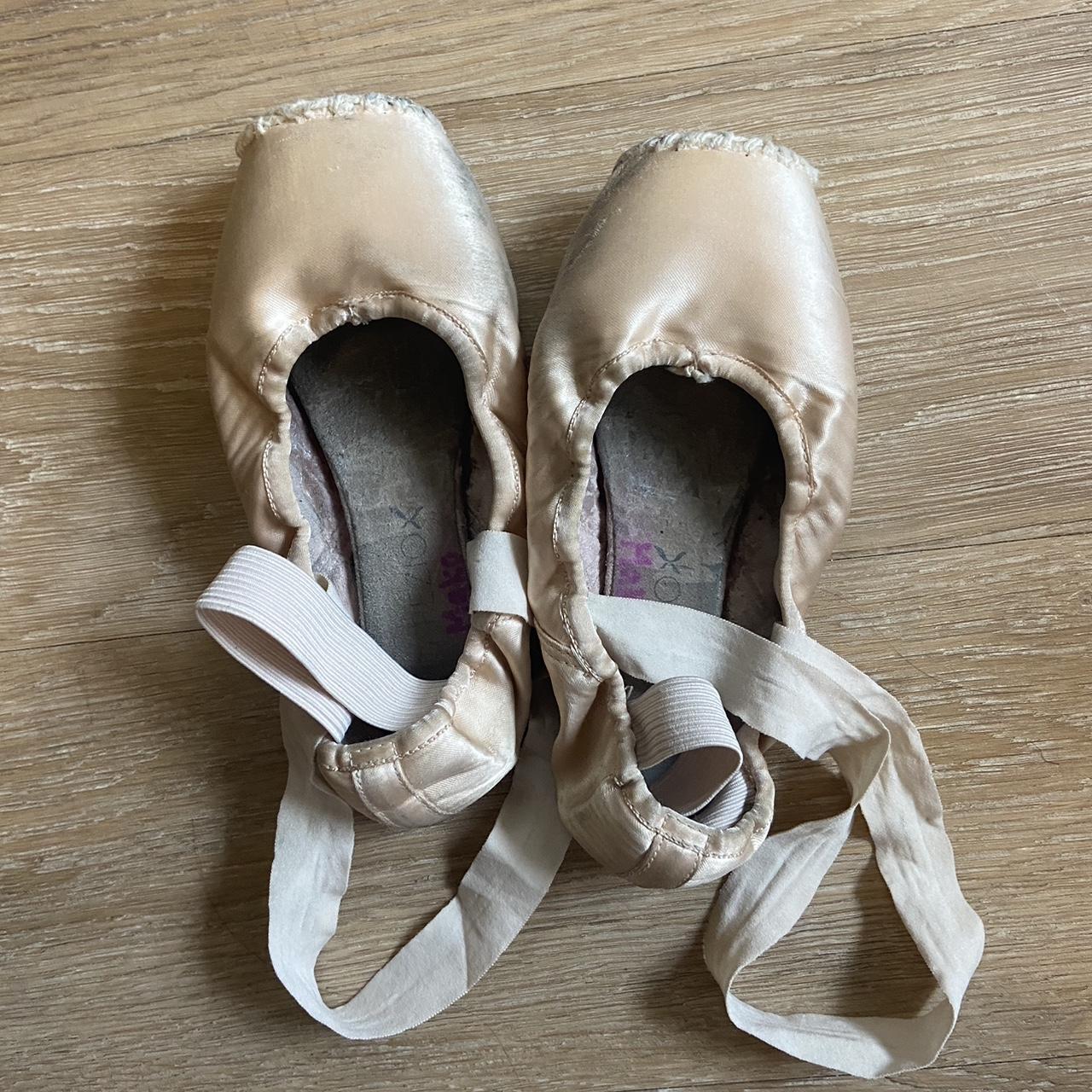 Capezio Dance Sneakers Capezio Women's Aria Pointe Shoe, Petal