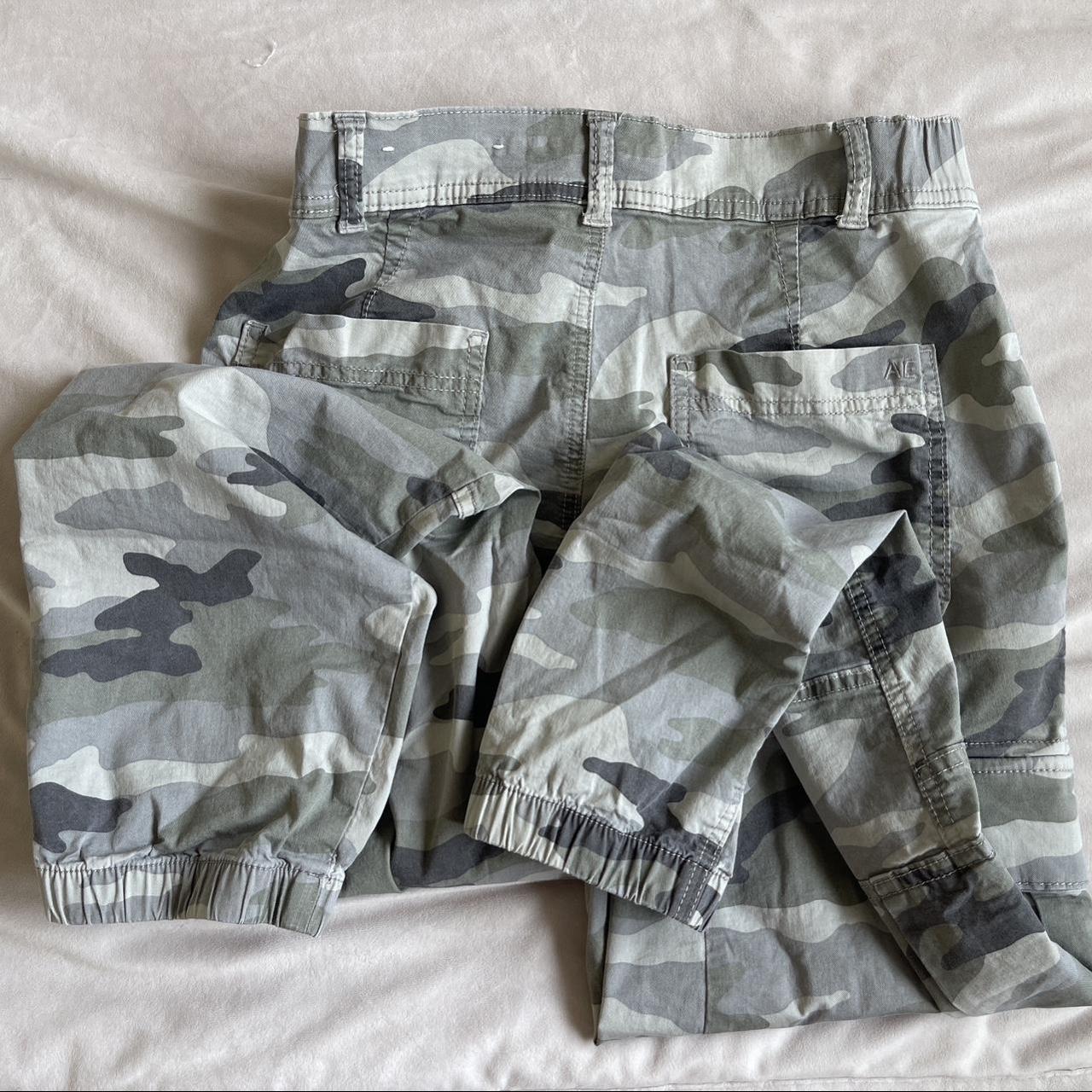 American Eagle Women's Green and Khaki Trousers