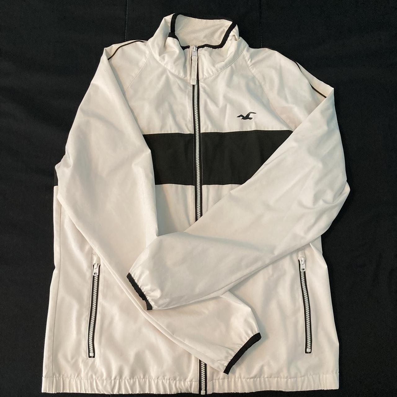 White on sale hollister windbreaker