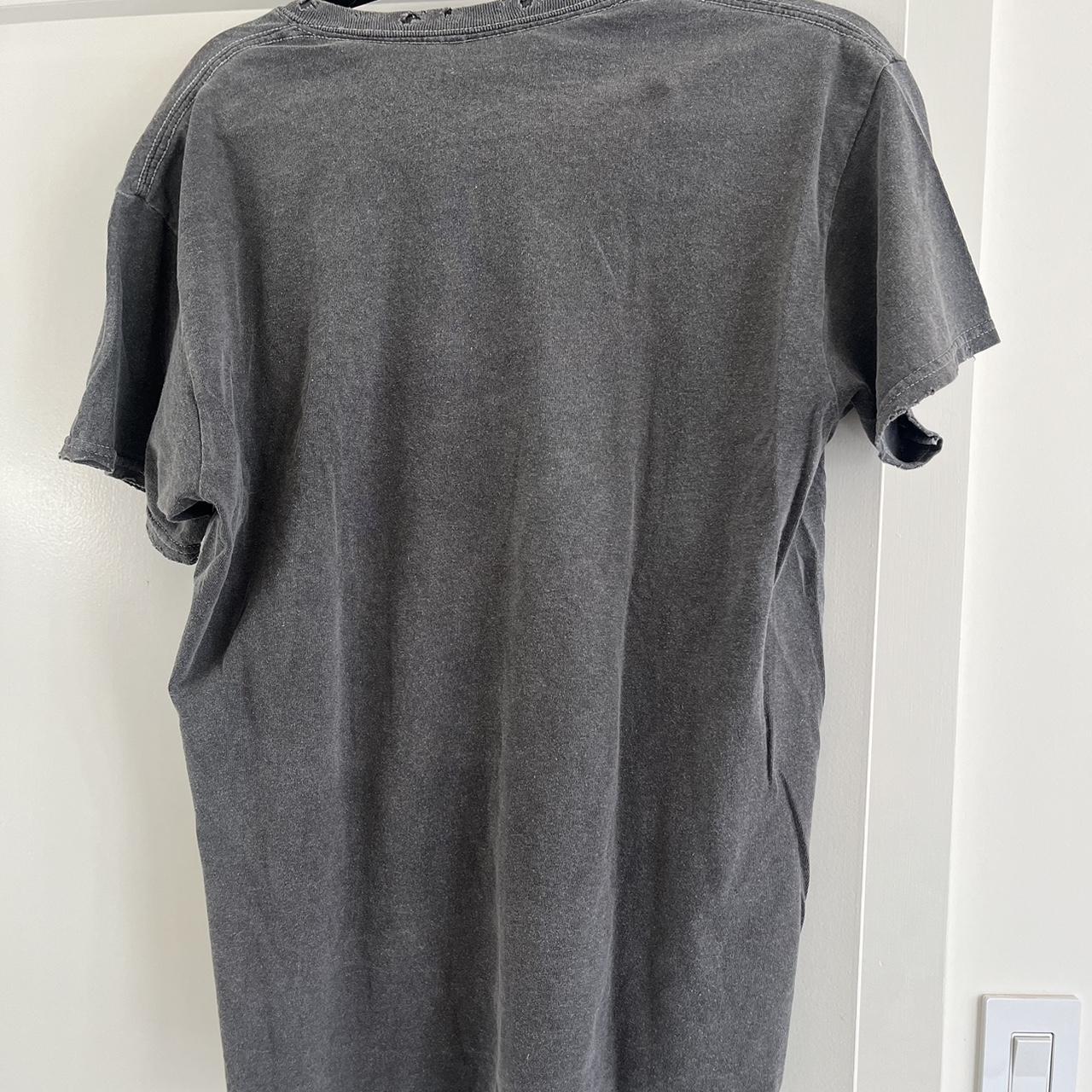 Urban Outfitters Men's Grey T-shirt (2)