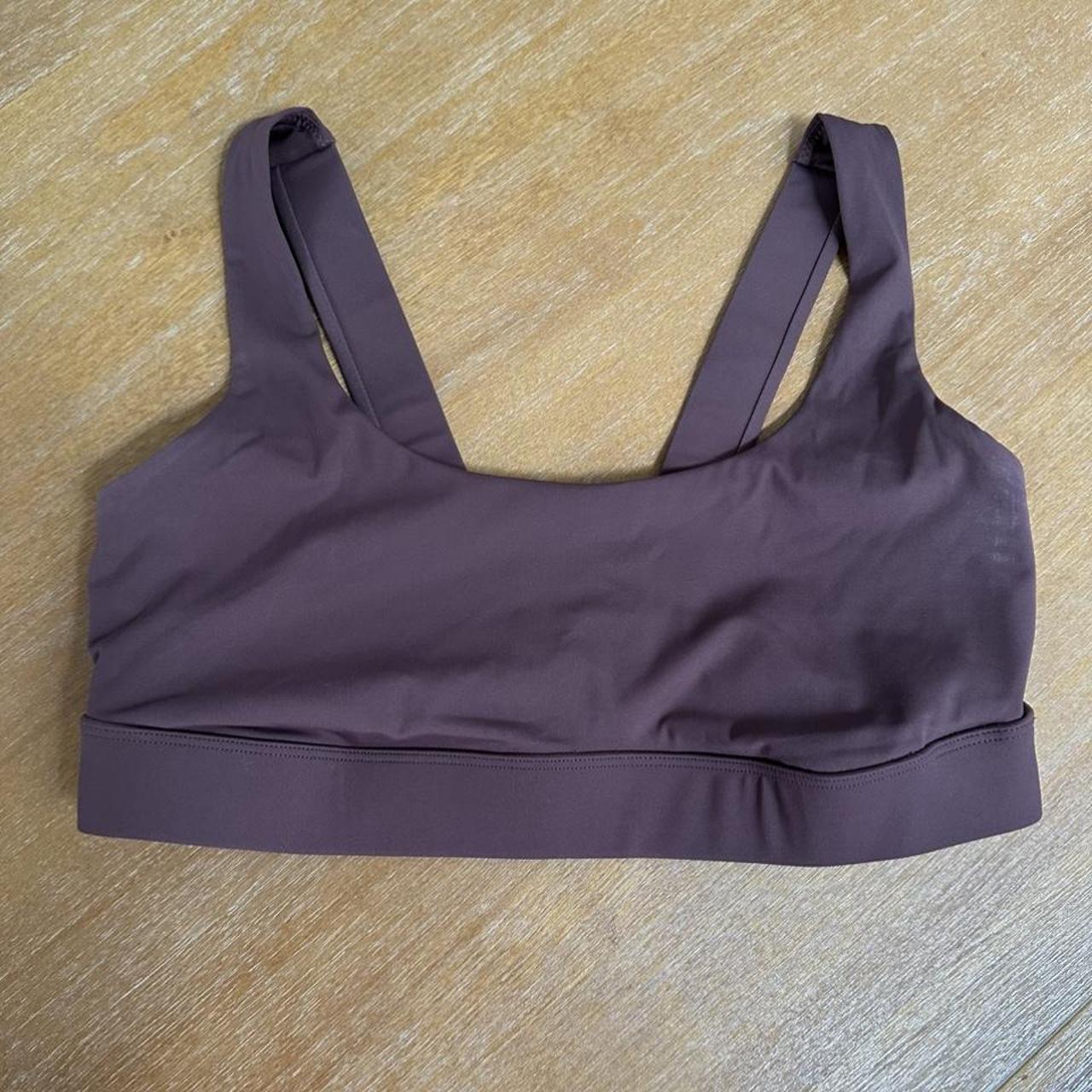 vuori sports bra - Depop