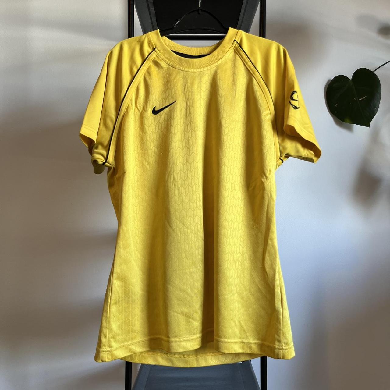 Vintage Nike yellow training Has some wear Depop