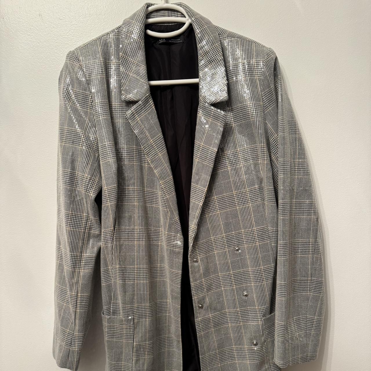 item listed by esmeraldalouvat
