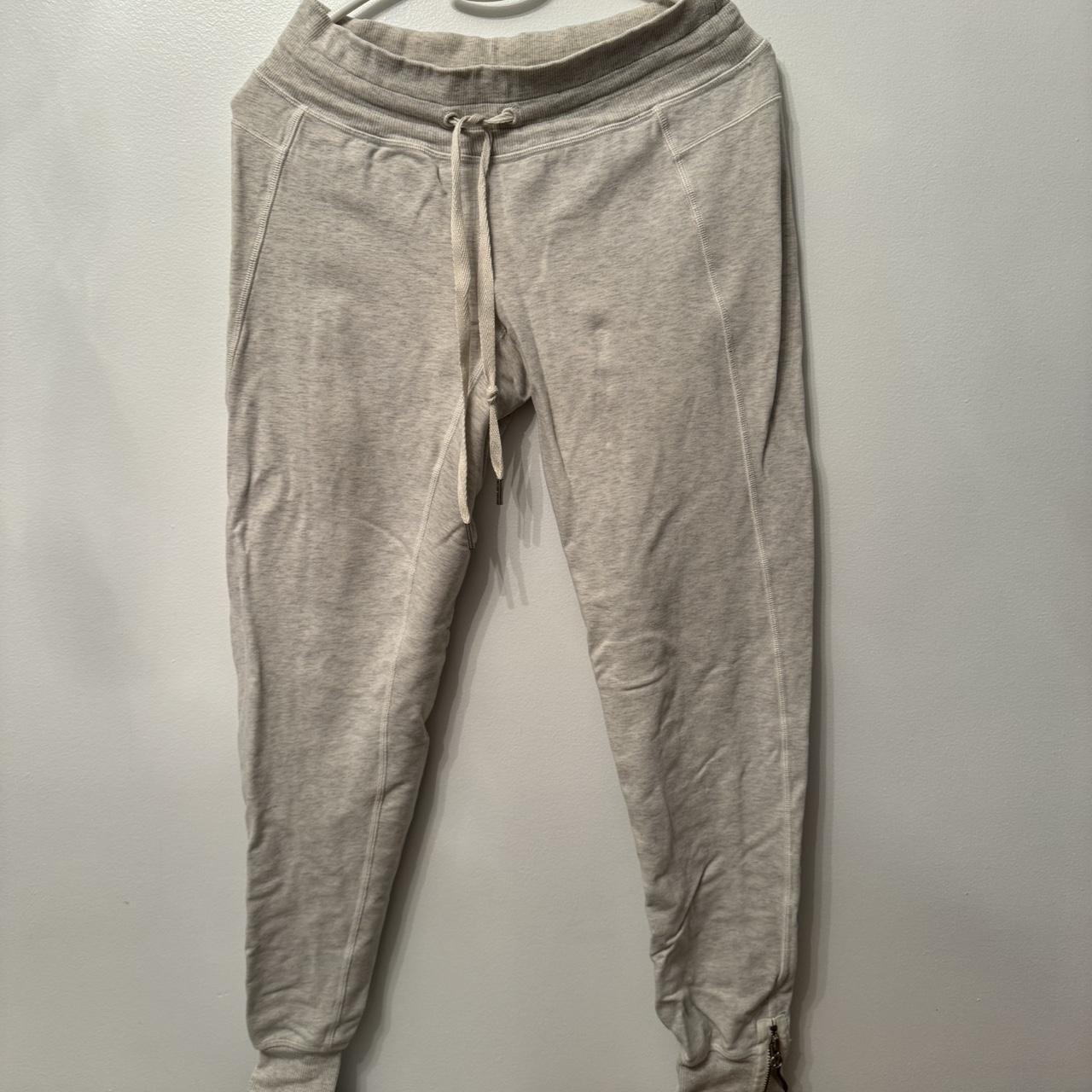 item listed by esmeraldalouvat
