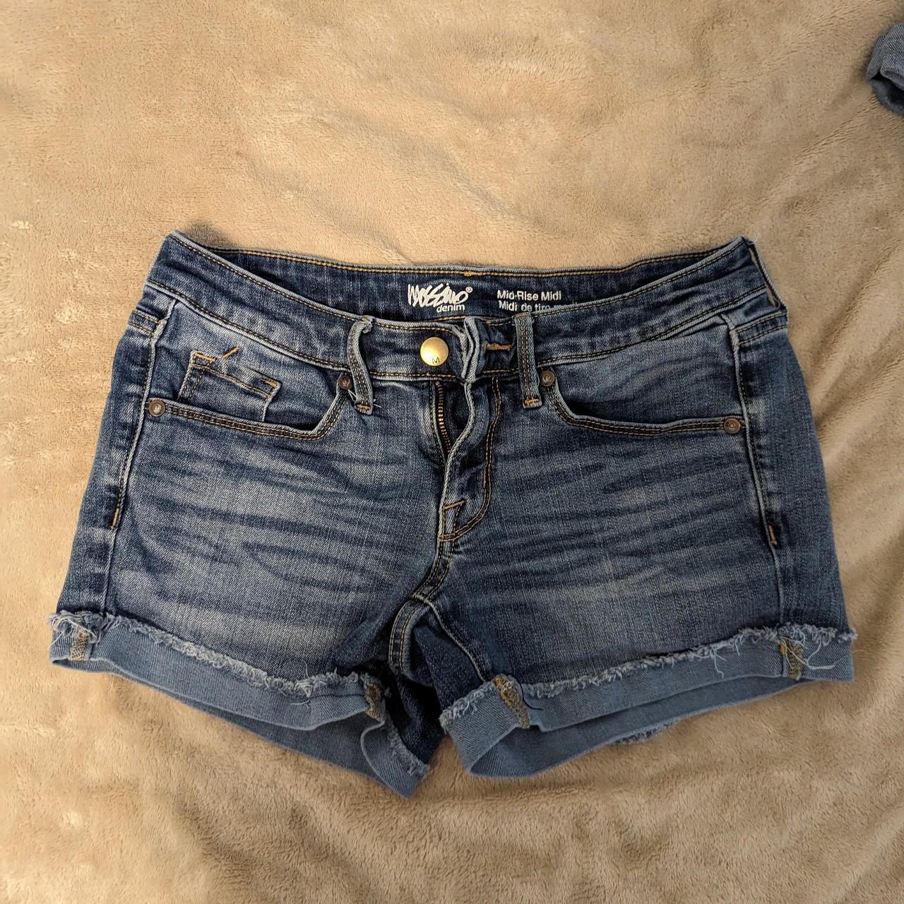 Mid Rise Mossimo jean shorts. Worn a few times, but... - Depop