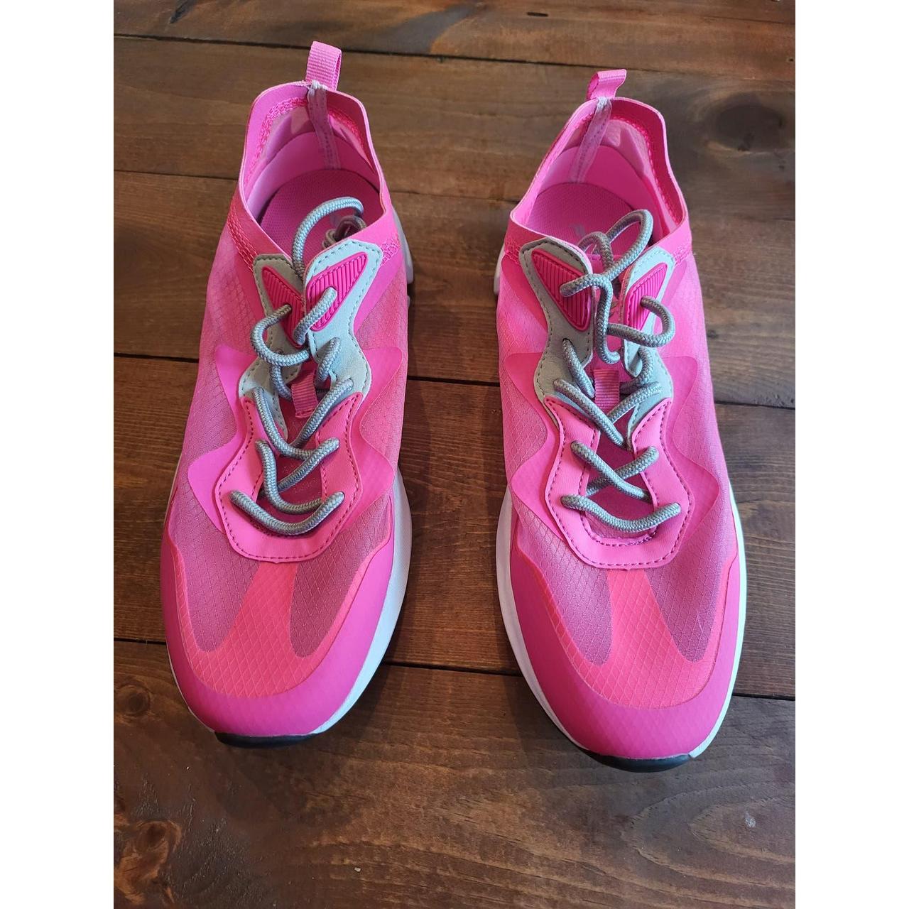 Fabletics hot sale tennis shoes