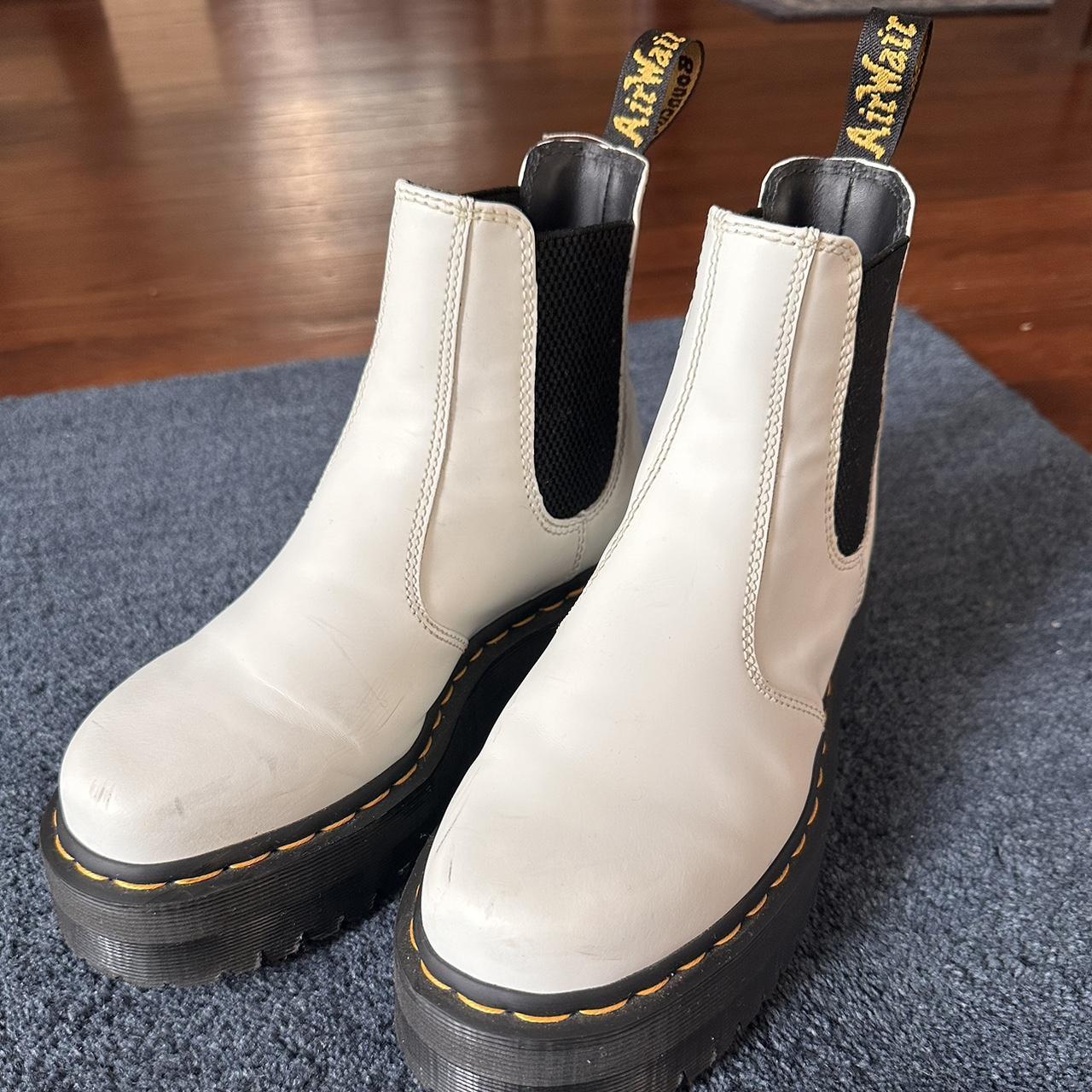 Dr martens chelsea boots white online