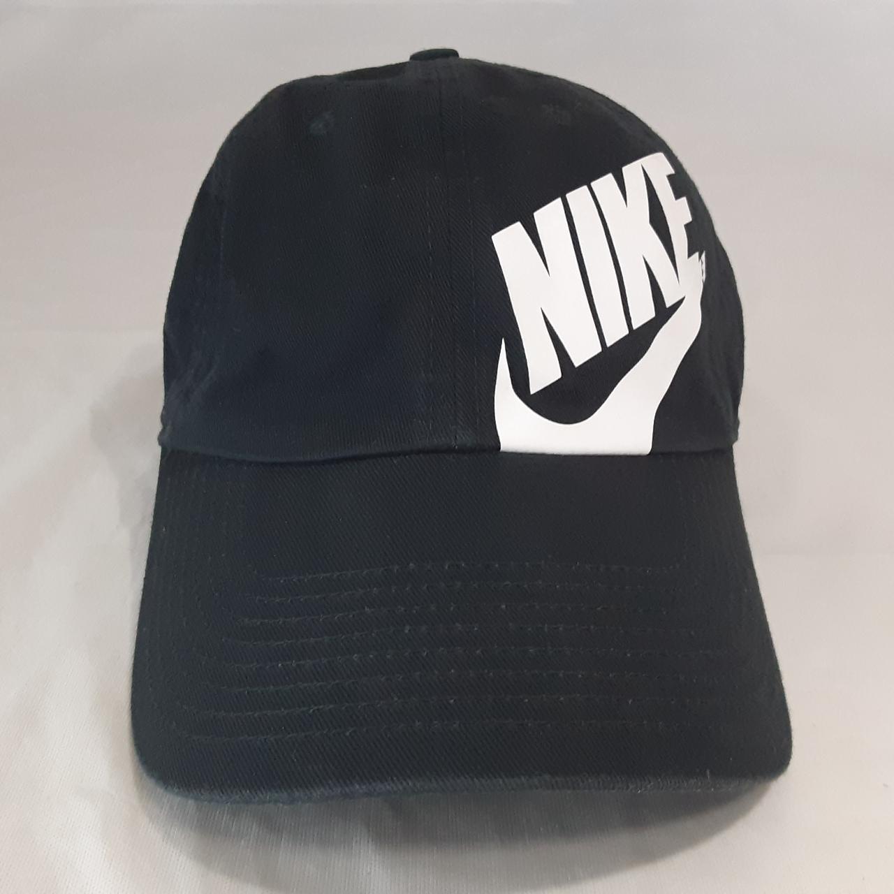 Nike Men's Black and White Hat | Depop