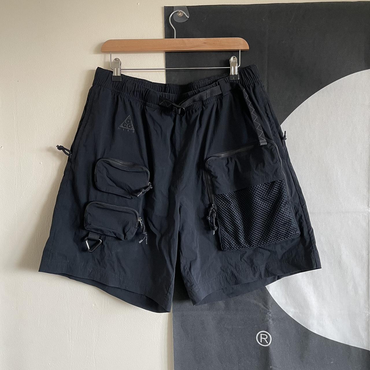 Nike ACG Men's Black Shorts | Depop