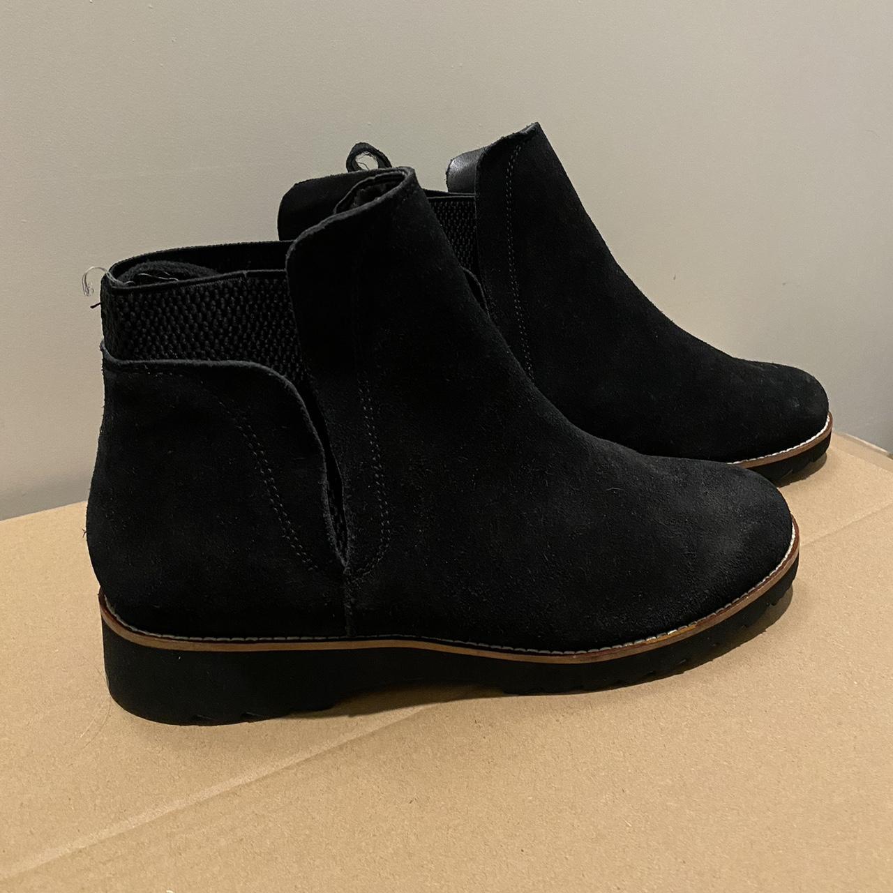 Chelsea Waterproof suede black boots with brown... - Depop