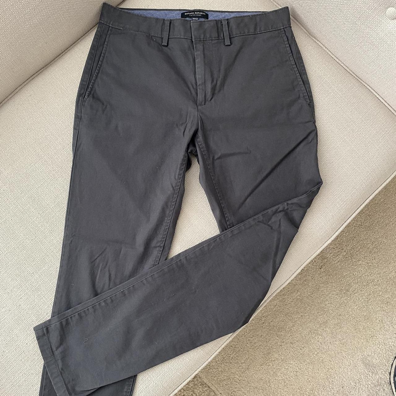 Banana Republic chinos 30x32 in like-new condition. - Depop