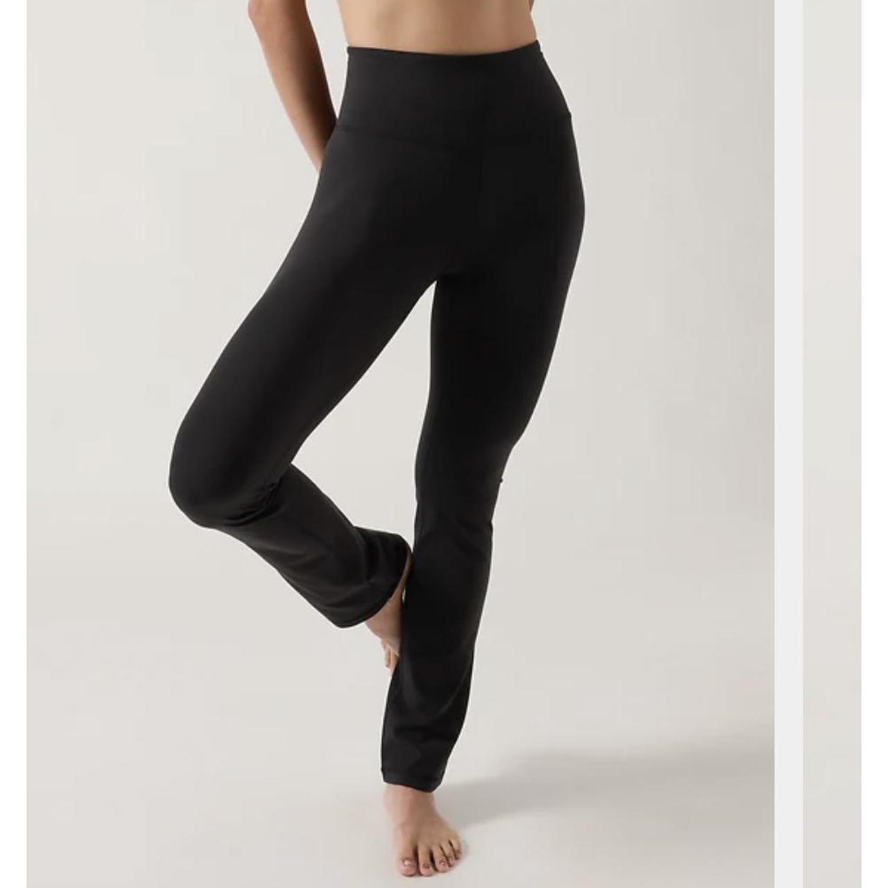 Athleta black yoga pants, size M - Depop