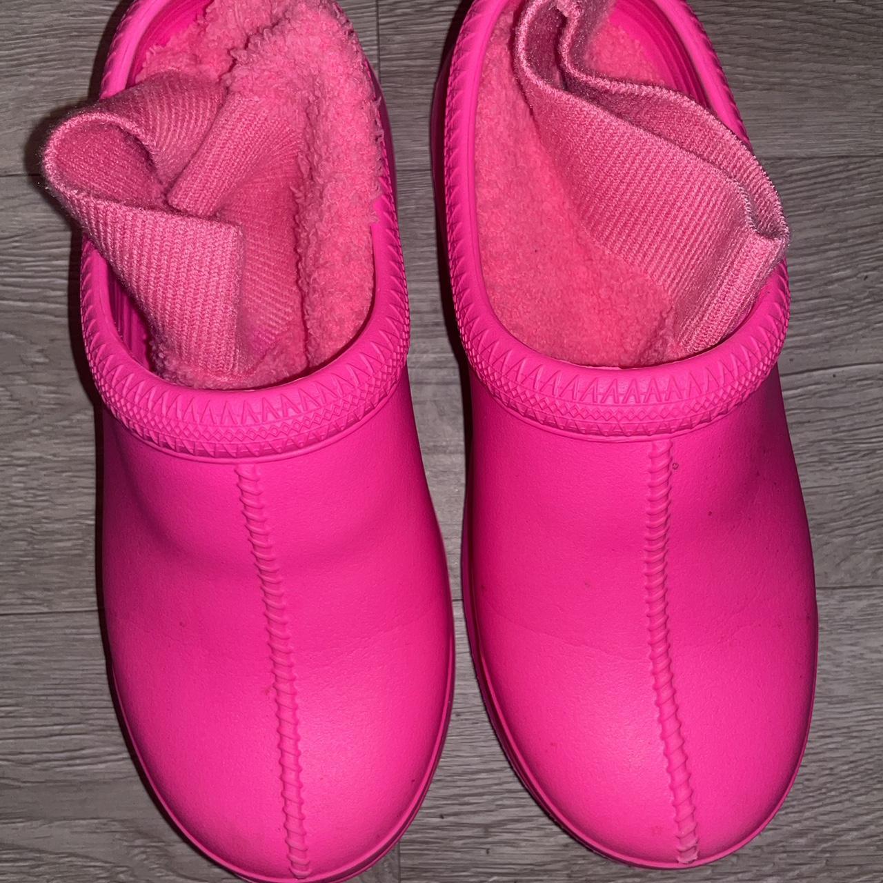 Pink best sale ugg clogs