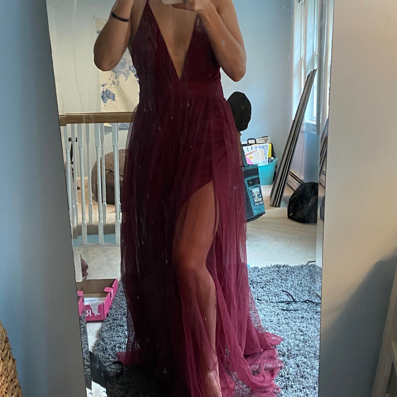 long maroon prom dress i am 5 4 and it goes 3 4 Depop