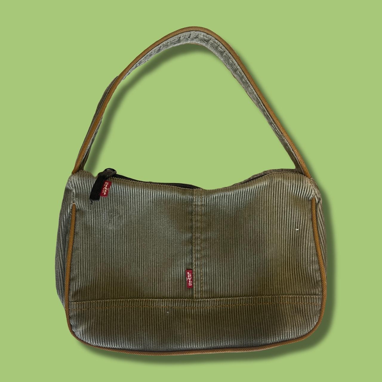 Women Levi's Purse (10% Off), Women's Fashion, Bags & Wallets, Purses &  Pouches on Carousell