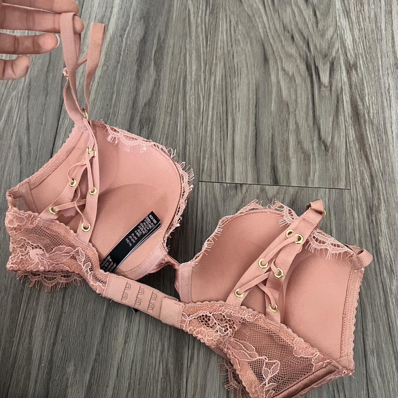 Victoria's secret super bombshell bra in 32C Worn - Depop