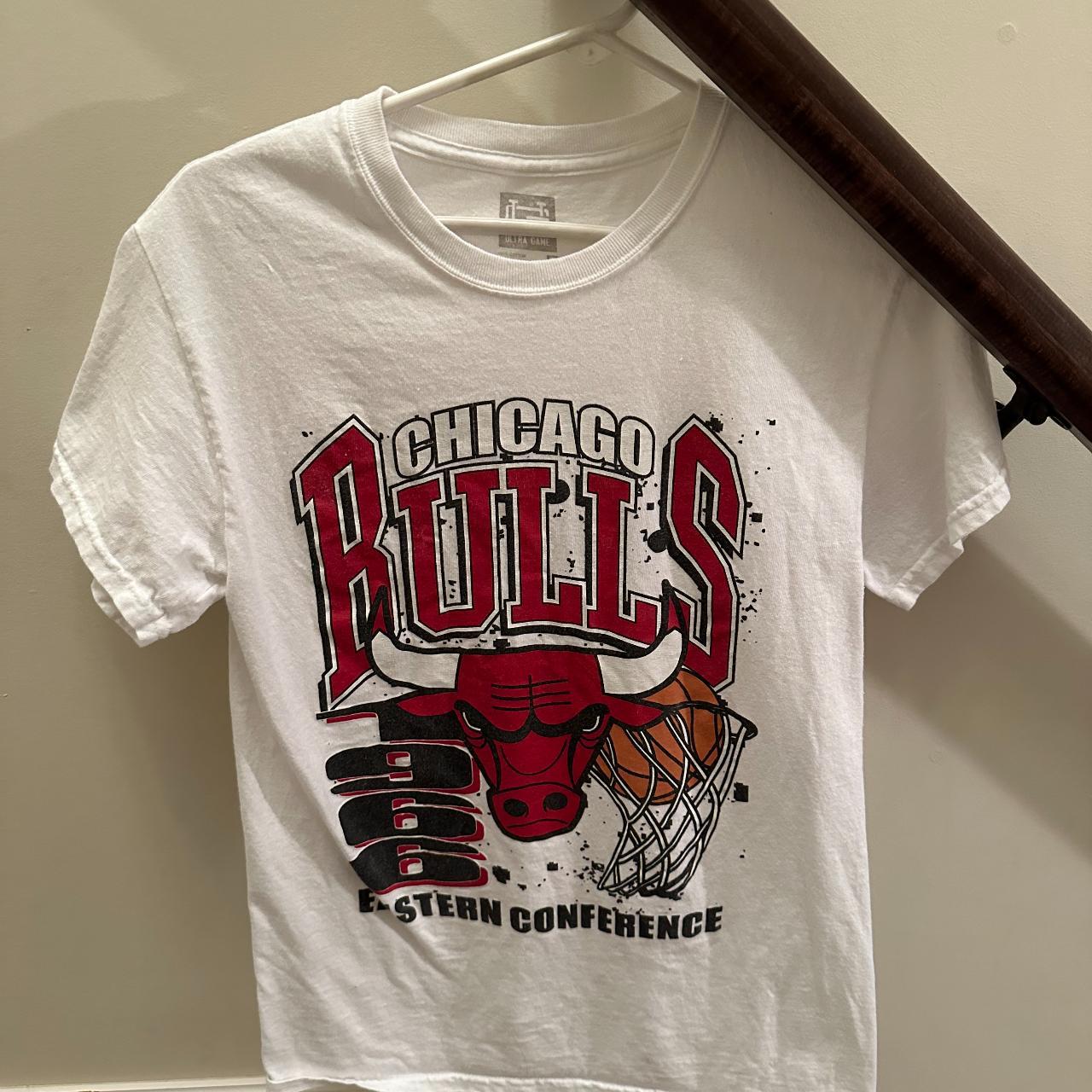 Chicago Bulls T-Shirt size M worn a few times i - Depop