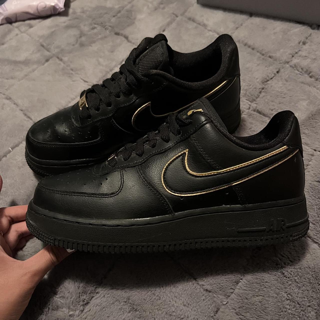 Womens black nike clearance with gold swoosh