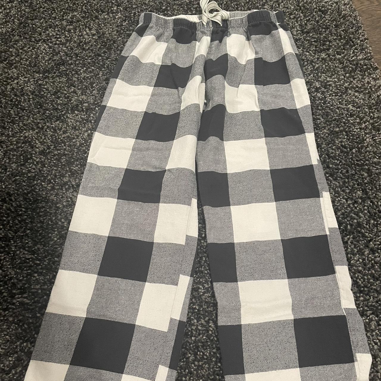 Old Navy Women's Black and White Pajamas | Depop