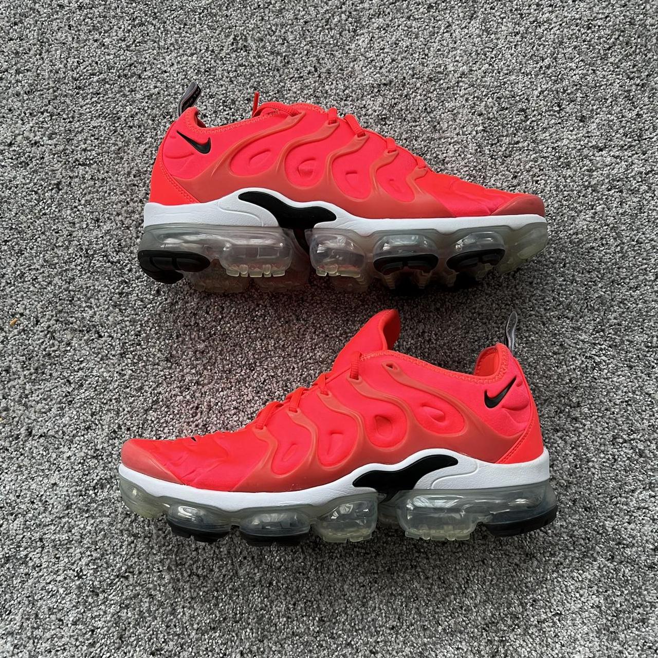 Vapormax plus sale bright crimson