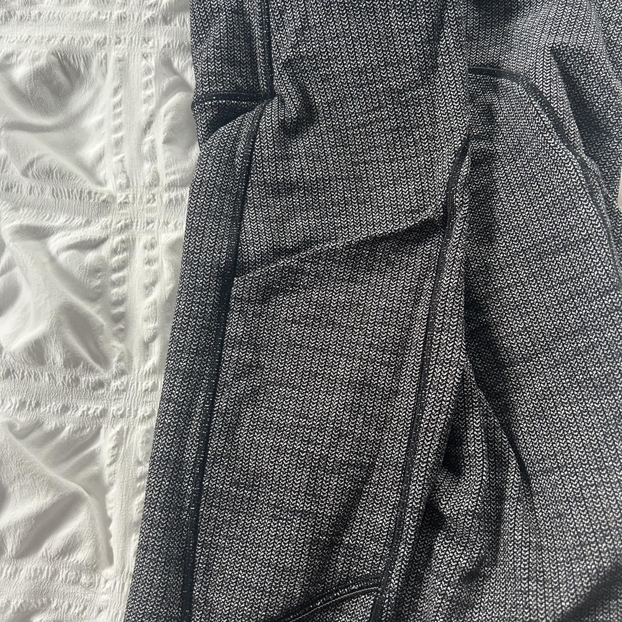 Lululemon leggings gray-ish color worn like twice - Depop