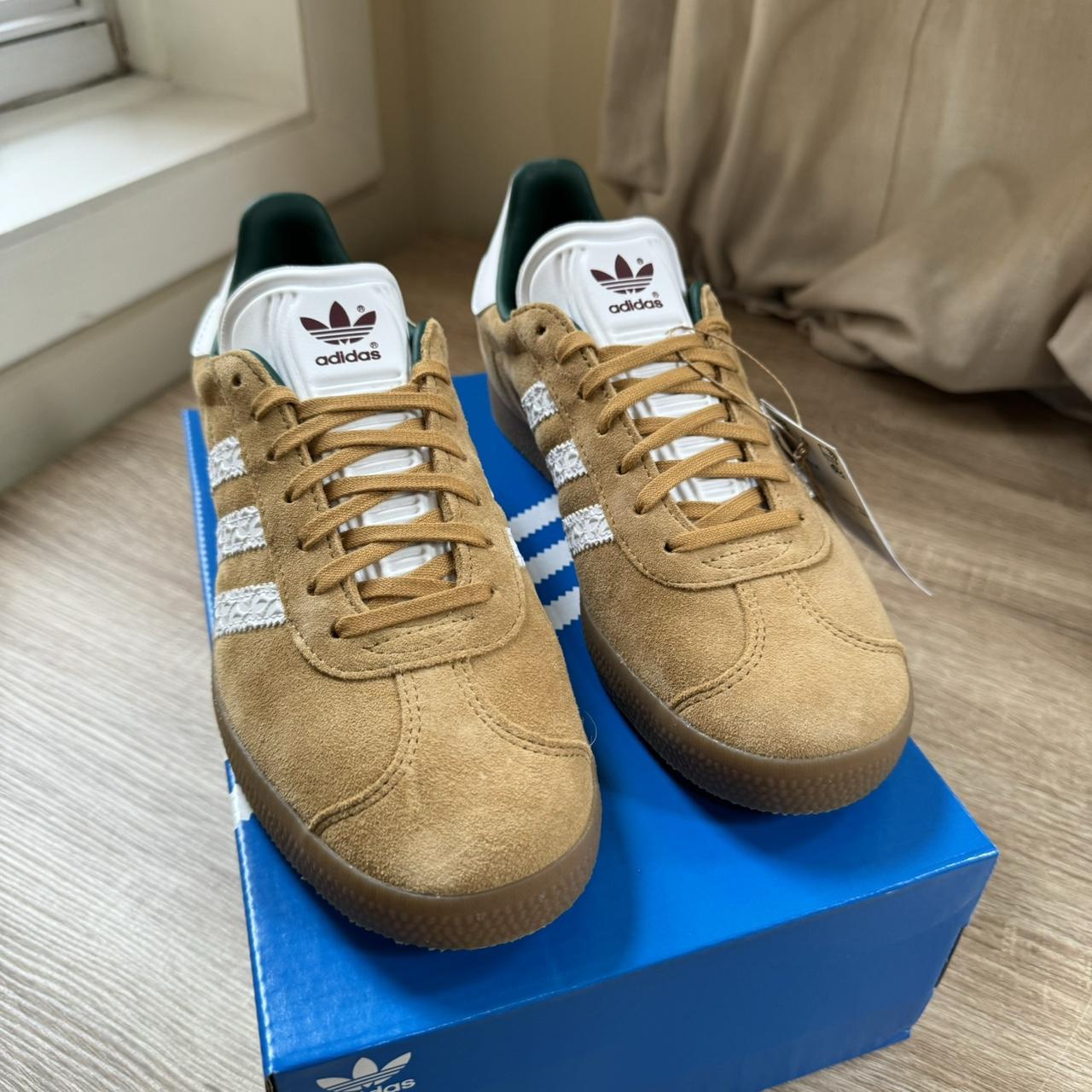 Adidas deals gazelle tan