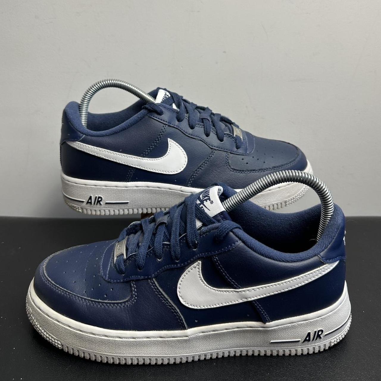 Navy blue nike trainers hotsell