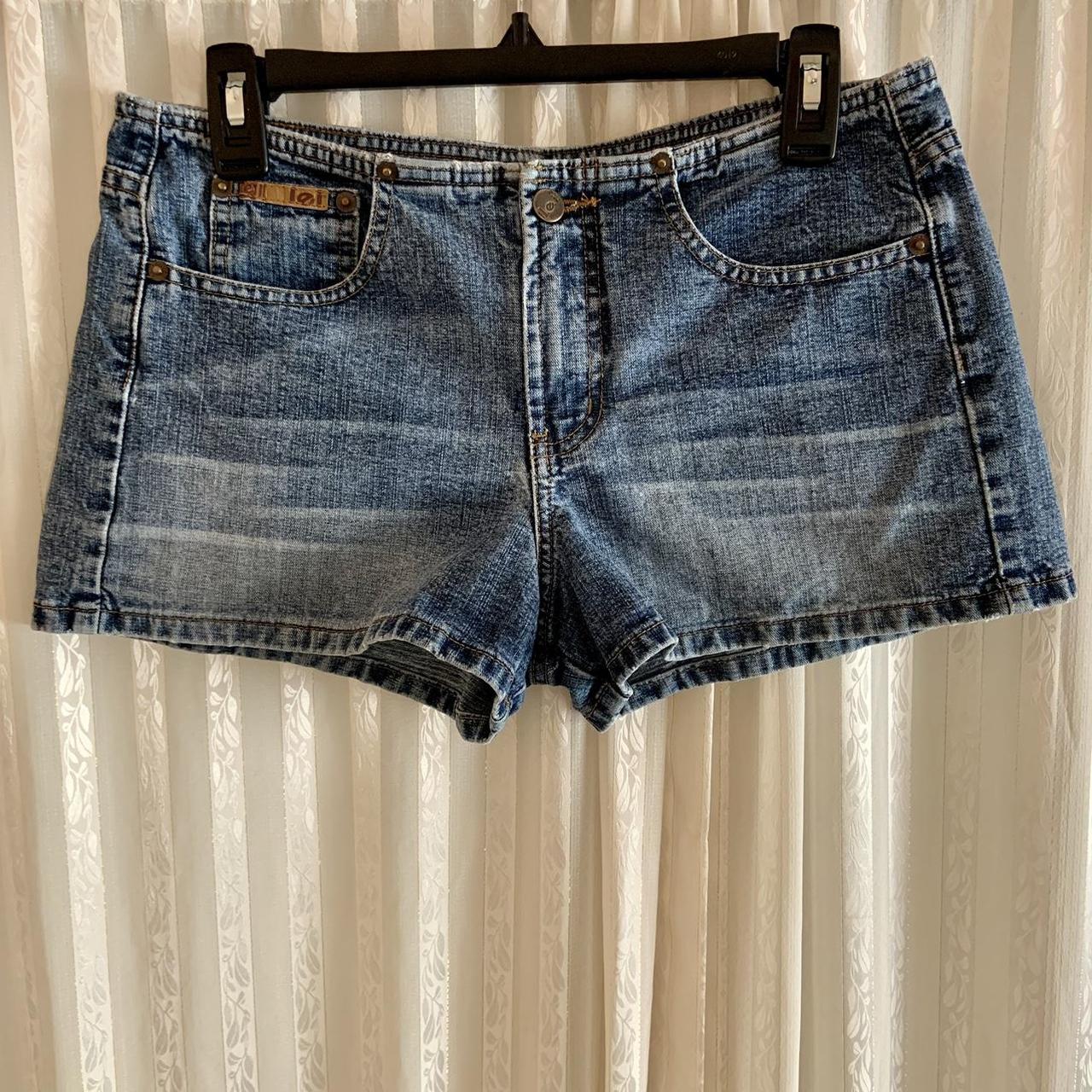 L.e.i. Women's Blue Shorts | Depop