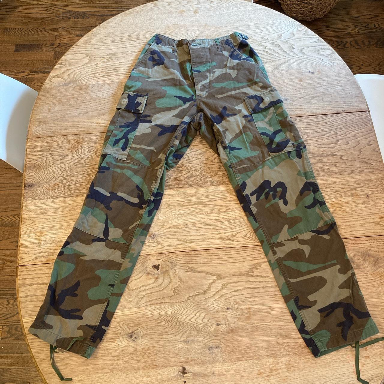 Army pants (from the US army) size medium i’d guess - Depop